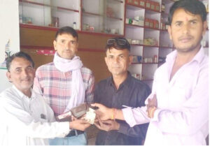 पावटा : नकदी से भरा पर्स लौटाकर दिया ईमानदारी का परिचय