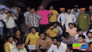Varanasi: If FIR was not filed, BJP people surrounded the police station, tried to catch the collar of the inspector, slogans of downfall of police.