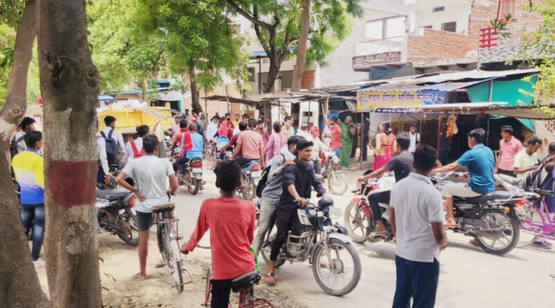 सेवापुरी : हाथी बाजार में किन्नरों का तांडव, भाऊपुर कालिका धाम मार्ग पर मचा अफरा तफरी