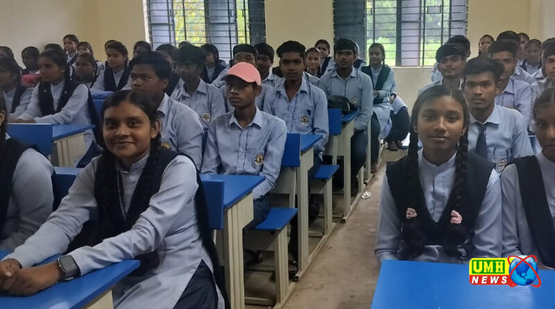 स्वामी आत्मानंद विद्यालय कोमाखान में कारगिल विजय दिवस मनाया गया