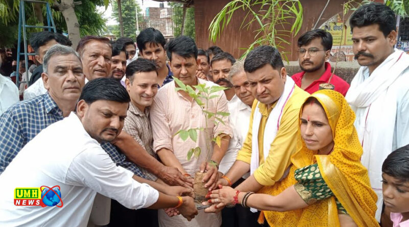 एक पेड़ माँ के नाम अभियान का पूर्व विधायक रामलाल शर्मा ने किया शुभारंभ