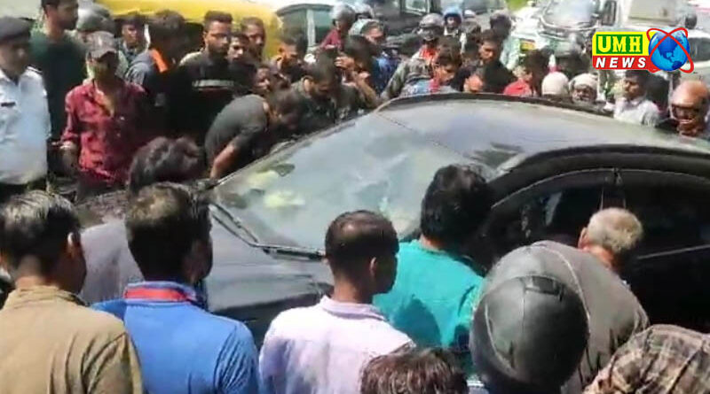 गाजियाबाद : खड़ी कार में वर्दी पहने कॉन्स्टेबल रंगरेलियां मनाते पकड़ा गया
