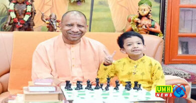 CM Yogi played chess with Little Champ, understood the moves of checkmate in Gorakhnath temple