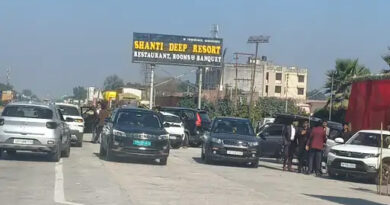 SSP-DM आवास के पास युवाओं का स्टंट,  हूटर से मचाया शोर, घंटों लगता है जाम