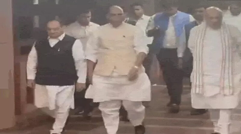सर्वदलीय बैठक में विपक्ष ने कहा- आतंकी कैंप नष्ट करें; राहुल बोले- केंद्र के हर एक्शन को समर्थन