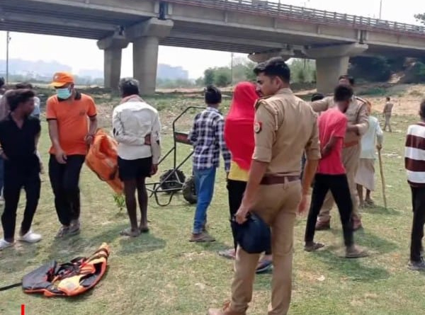 राजधानी लखनऊ में युवक ने नदी में लगाई छलांग