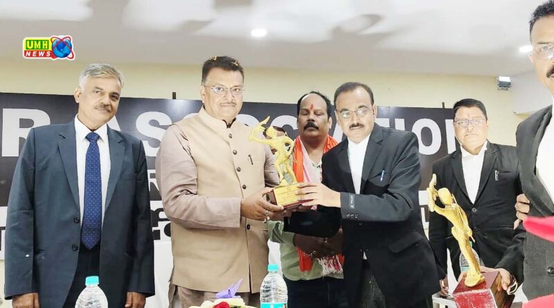 हजारीबाग : संघ को दिया शानदार आधुनिक सभागार का तोहफ़ा