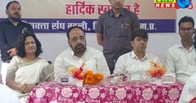 Former minister Gopal Bhargava attended the felicitation ceremony of advocates