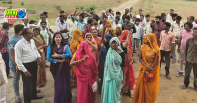 शराबबंदी को लेकर एसडीएम को सौंपा ज्ञापन