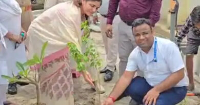 खुर्जा : महिला आयोग की सदस्य ने किया दौरा