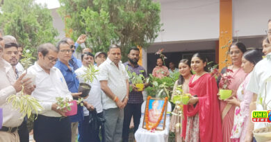 स्वामी विवेकानंद की पुण्यतिथि पर उनके चित्र पर की पुष्पांजलि अर्पित