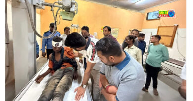 रेवझा-सापट मार्ग पर ट्रैक्टर दुर्घटना, घायलों का बुंदेलखंड मेडिकल कॉलेज में उपचार जारी