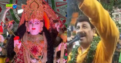 वाराणसी : दुर्गा महोत्सव में पहुंचे मनोज तिवारी के भजनों पर झूमे श्रोतागण