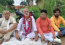 टोल टैक्स वसूली और खराब सड़कों पर विरोध, हाईवे पर किसान नेता का धरनाProtest against toll tax collection and bad roads, farmer leader's protest on the highway