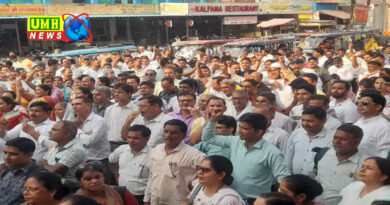 बुलंदशहर : सैकड़ों शिक्षकों का कलेक्ट्रेट पर प्रदर्शन
