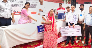 शहरी शिविर में लोगों को मिल रहा योजनाओं का लाभ
