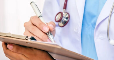 यूपी में बिना पढ़े 80 हजार में बन रहे डॉक्टरDoctors are being made in UP for Rs 80 thousand without education