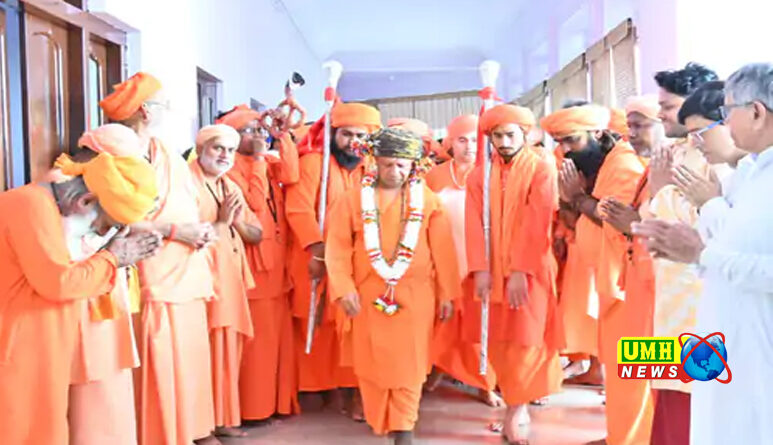 गोरखपुर : CM योगी ने गोरखनाथ मंदिर में पूजा की, 'संतों की अदालत' लगाएंगे