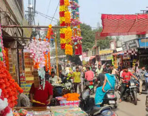 दीपावली पर खुर्जा बाजार गुलजार