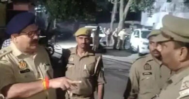 एटा में जुआरियों को छुड़ाने के मामले में थाना प्रभारी सहित 7 पुलिसकर्मी निलंबित