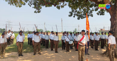 स्वयंसेवकों द्वारा पथ संचलन