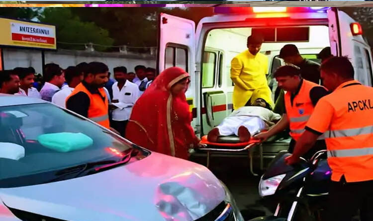 बुलंदशहर : तेज रफ्तार कार ने बारातियों को मारी टक्कर, दूल्हा समेत नौ घायल