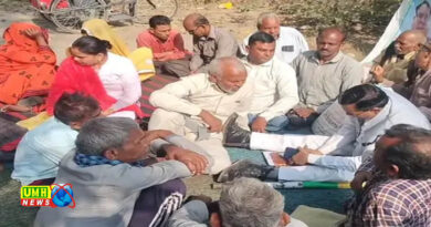 एटा : CMO कार्यालय पर भ्रष्टाचार का आरोप, दिव्यांगों का धरना