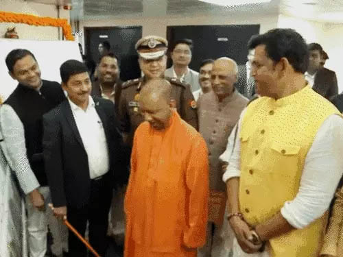 लूट की तो अगले दिन लंगड़ाते मिलोगे : CM योगी