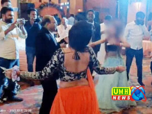 गोरखपुर : JE की रिटायरमेंट पार्टी, बार-बालाओं ने लगाए ठुमके