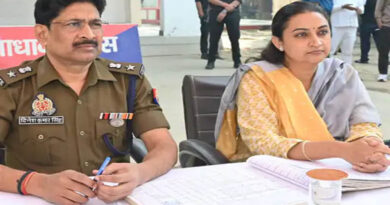 ग्राम प्रधानों को दिए निर्देश, कोहरे में दुर्घटनाएं बढ़ीं, वाहनों पर रिफ्लेक्टर अनिवार्य: DM श्रुति