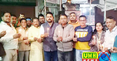 दिल्ली में हुए बम विस्फोट : भाजपाइयों ने श्रद्धांजलि देने के लिए निकाला  कैंडल मार्च