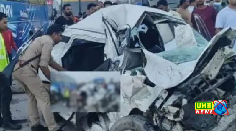 मथुरा : 8 बसें-3 कारें टकराईं, 13 जिंदा जले,  70 घायल