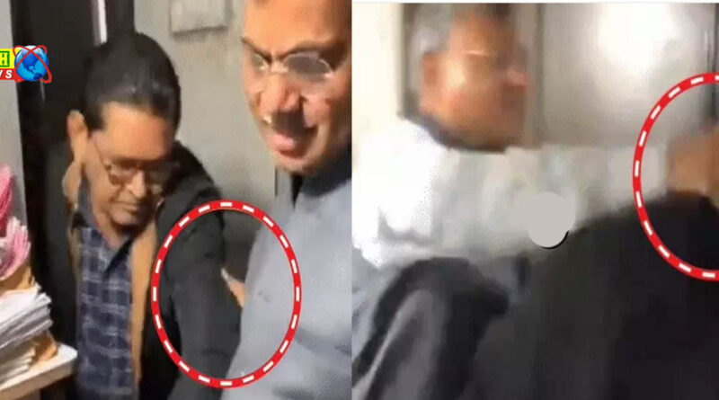 सहारनपुर : मेयर ने क्लर्क की गर्दन पकड़कर घसीटा