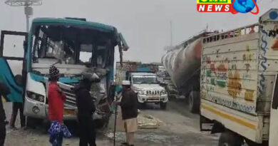  बुलंदशहर : कोहरे में बस-ट्रैक्टर की भिड़ंत