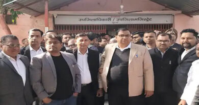 खुर्जा में अधिवक्ताओं ने प्रदर्शन कर एसडीएम को सौंपा ज्ञापन