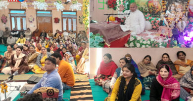 Giving Raghuveer: Acharya Naval Kishore Ji