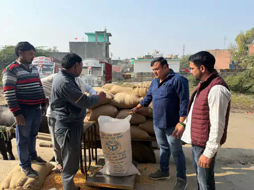 बुलंदशहर : मक्का खरीद पर किसानों का प्रदर्शन