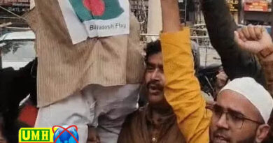 लखनऊ : मुसलमानों ने बांग्लादेश के प्रधानमंत्री का पुतला फूंका, तस्वीर को जूतों से पीटा