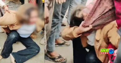 आगरा में एक महिला ने पति को उसकी गर्लफ्रेंड के साथ घूमते हुए रंगेहाथ पकड़ लिया। इसके बाद तीनों के बीच कहासुनी होने लगी। देखते ही देखते मामला हाथापाई तक पहुंच गया। इस बीच पति किसी तरह वहां से भाग गया। वहीं, प्रेमिका को पत्नी ने दबोच लिया।