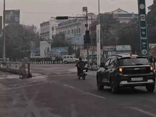 बाराबंकी-एटा में बिजली गिरी, 2 जिलों में ओले गिरे