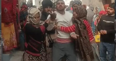 अलीगढ़ : फौजी बेटे का शव देखकर मां बेहोश, पिता जमीन पर गिर पड़े