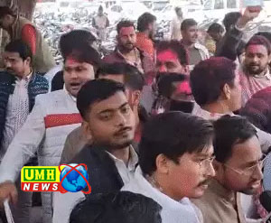 UGC के नए नियमों पर रोक, काशी में उड़े रंग-गुलाल