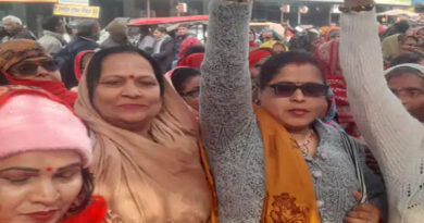 बुलंदशहर : आंगनबाड़ी कार्यकत्रियों का प्रदर्शन