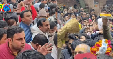 भक्त बांके बिहारी पहुंचे, कुंज गलियां ठसाठस, एक किमी लंबी लाइन