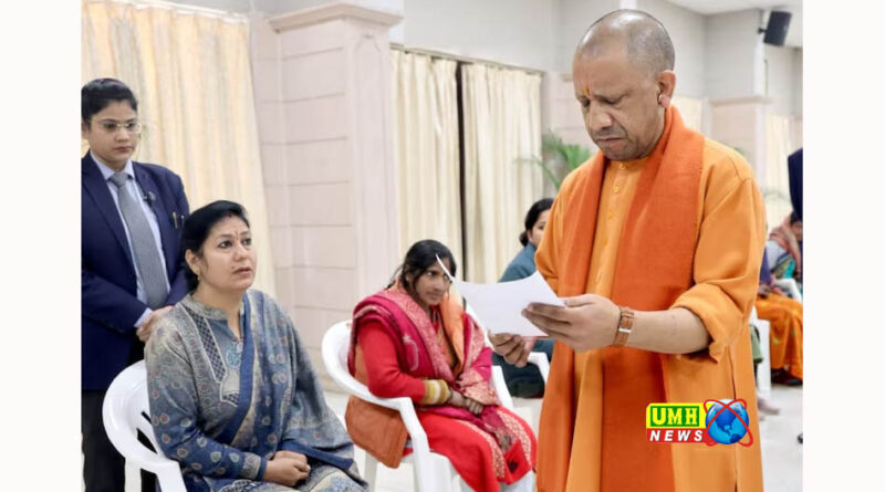 सीएम योगी ने ‘जनता दर्शन’ में सुनी लोगों की शिकायतें