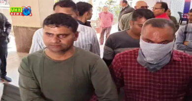 झांसी : रिश्वत लेते PWD का सीनियर क्लर्क अरेस्ट