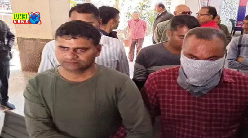 झांसी : रिश्वत लेते PWD का सीनियर क्लर्क अरेस्ट