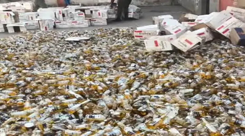 हापुड़ : ढाई करोड़ की एक्सपायर शराब नष्ट