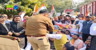 सुल्तानपुर कलेक्ट्रेट पर कांग्रेसियों-पुलिस में नोकझोक