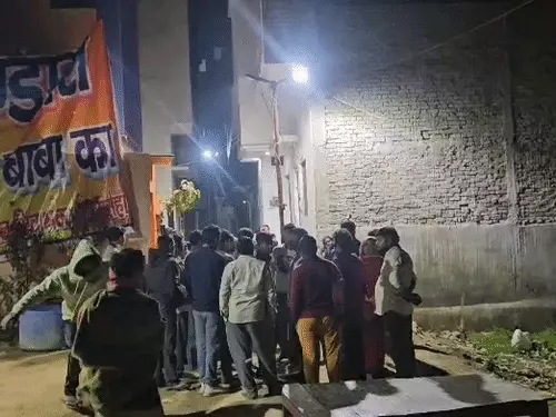 अमरोहा : पुलिस के सामने कांवड़ियों पर पथराव, सिपाही समेत 5 घायल